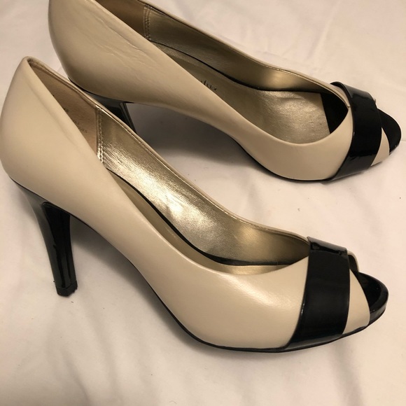 Anne Klein open toe Shoes - Picture 2 of 3
